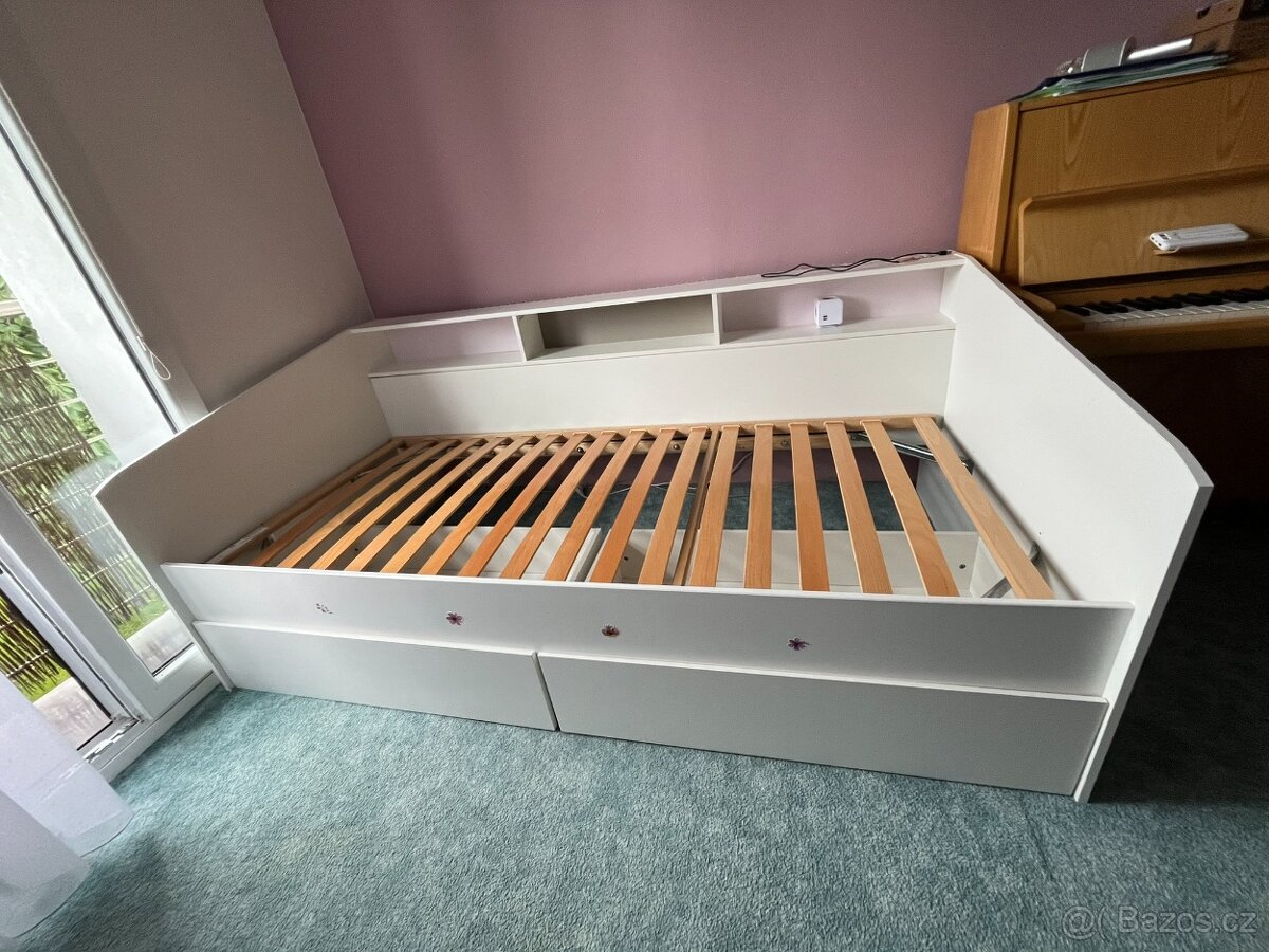 Dětská postel s šuplíky