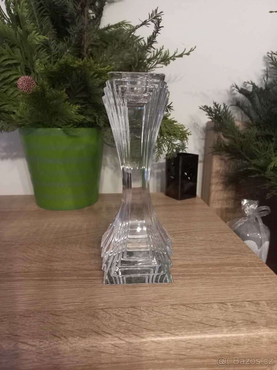 Menší broušený svícen