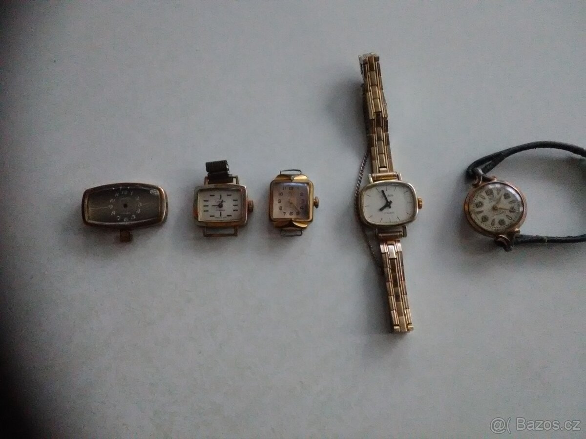 Prodám starší hodinky a budíky - nefunkční