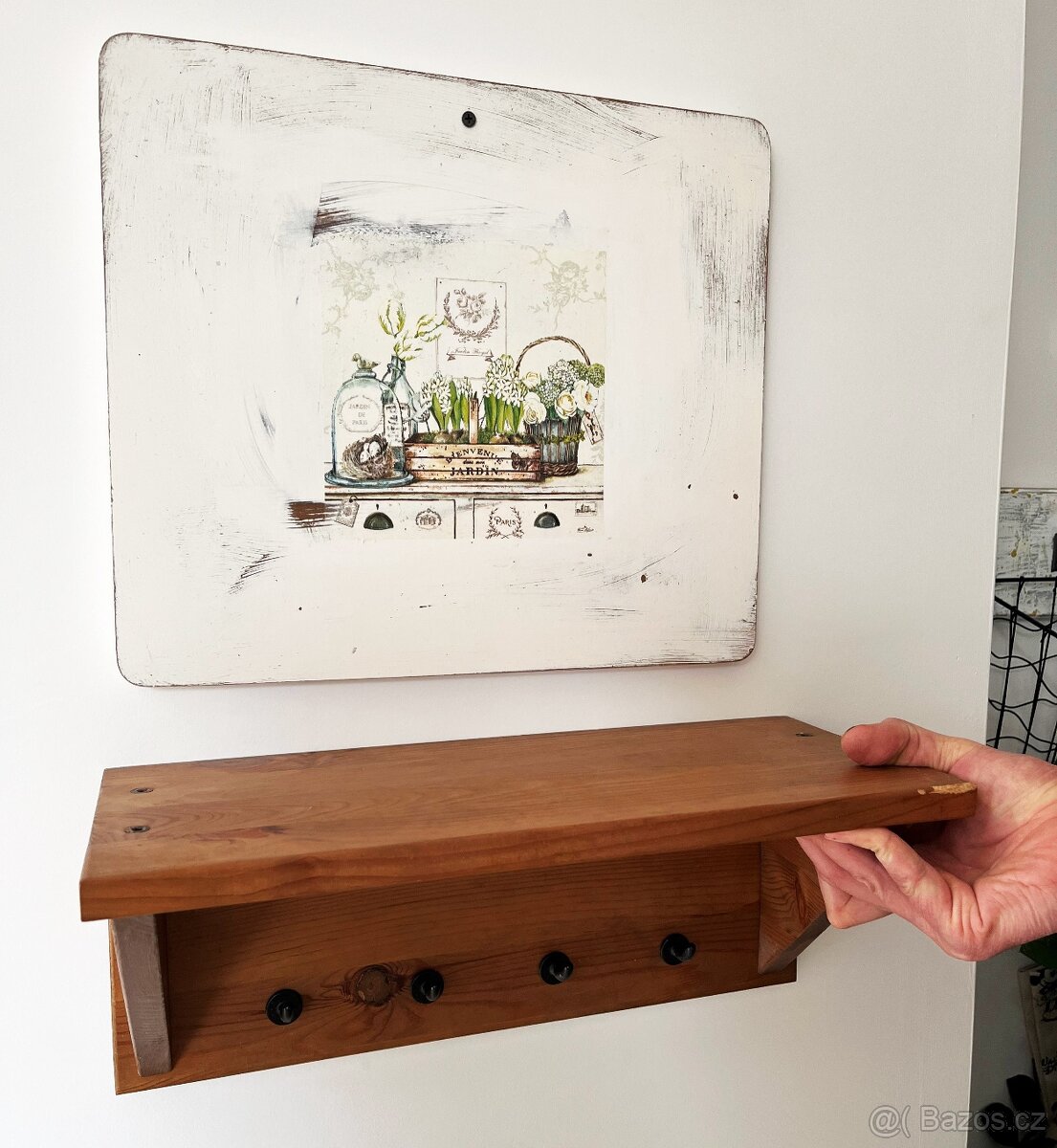 police - věšák LESKVIK