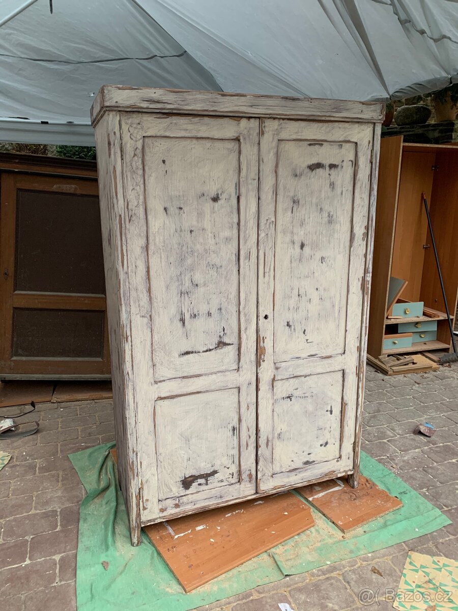 🖤Stylová bílá skříň s černým voskem – renovovaná, prostorná🤍