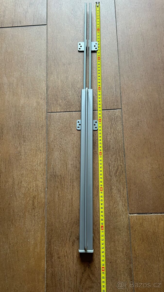 Výsuvný věšák do skříně