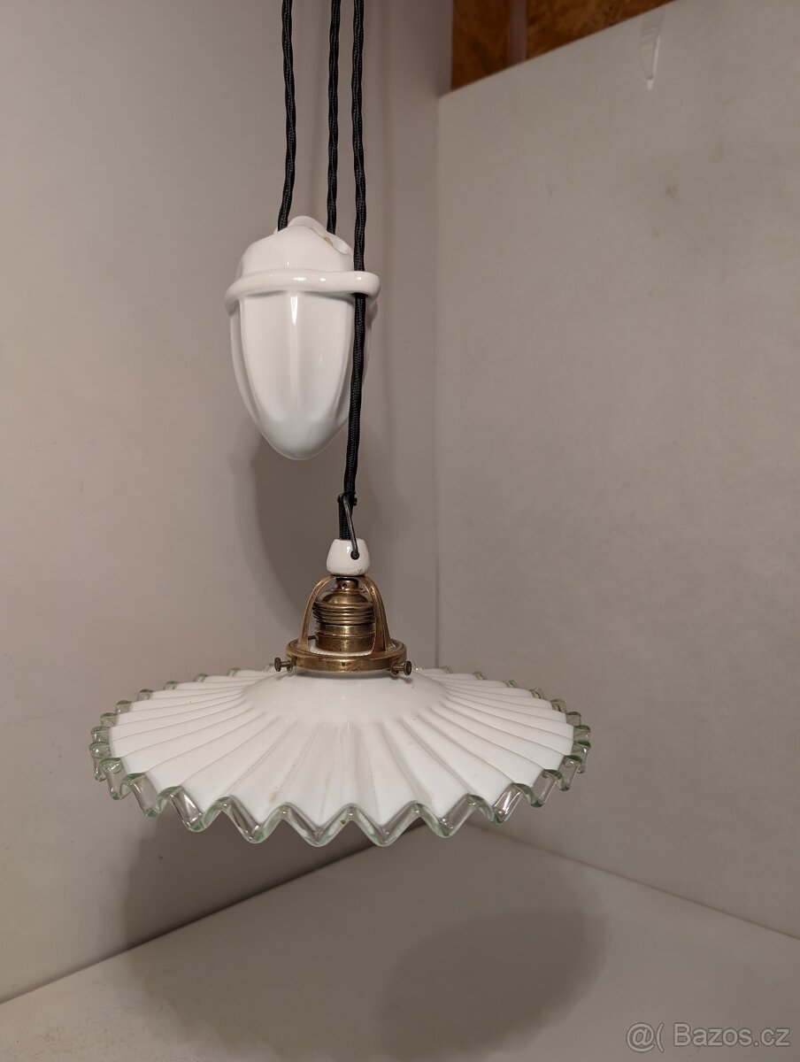 pěkná porcelánová stahovačka, krajkové staré stínidlo