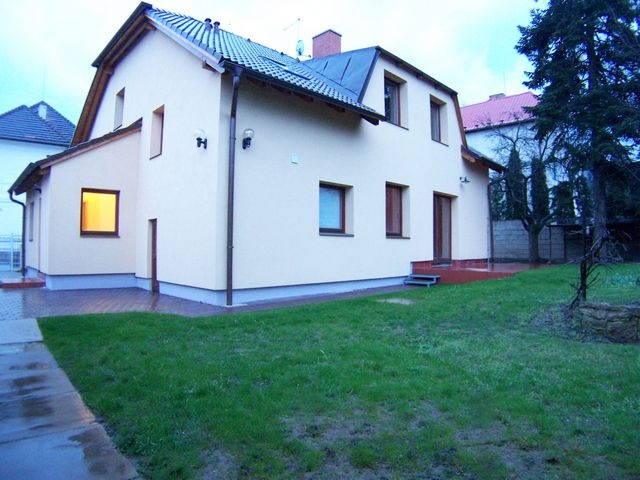 Byt 96 m2, 2 ložnice, velký obývák, 20 minut do Prahy