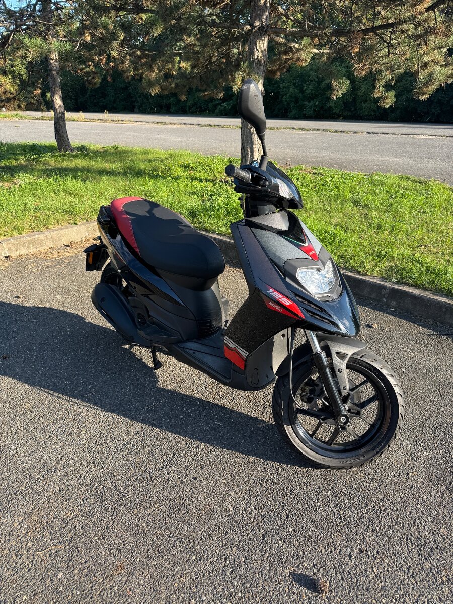 Aprilia SR Motard 125