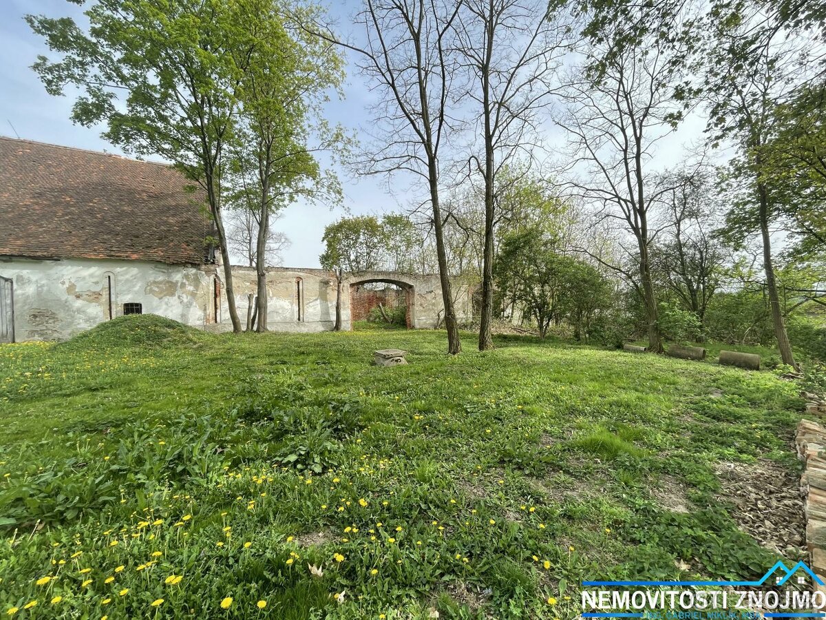 Prodej stavebního pozemku, 1100m2, v zámecké zahradě v Polic