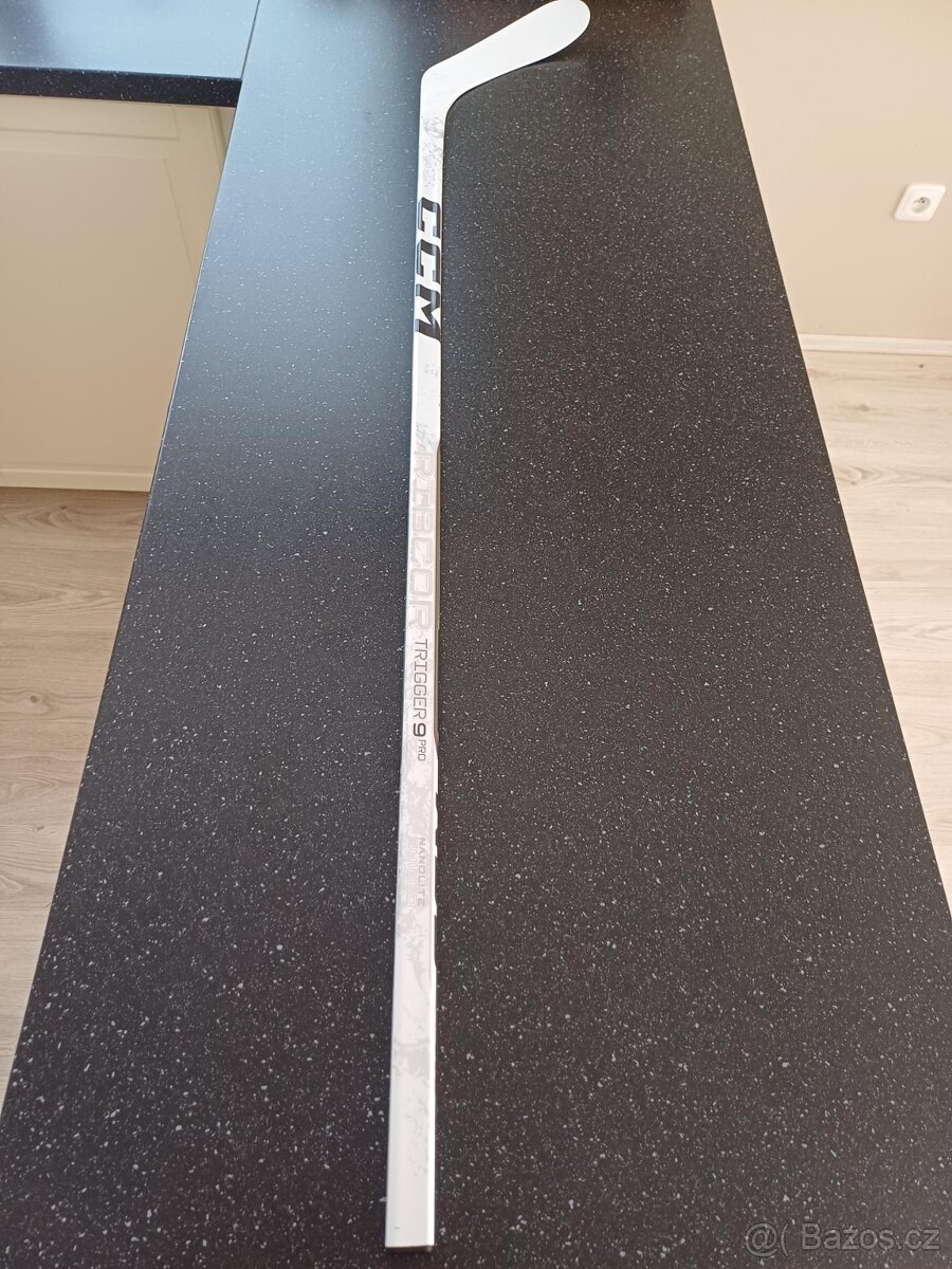 hokejka CCM Ribcor Trigger 9 PRO White