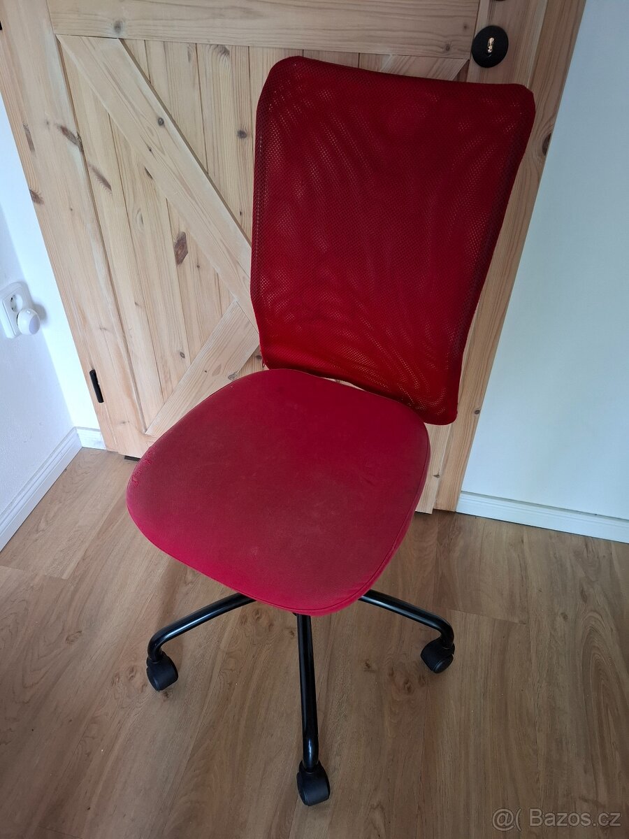 Otočná židle
