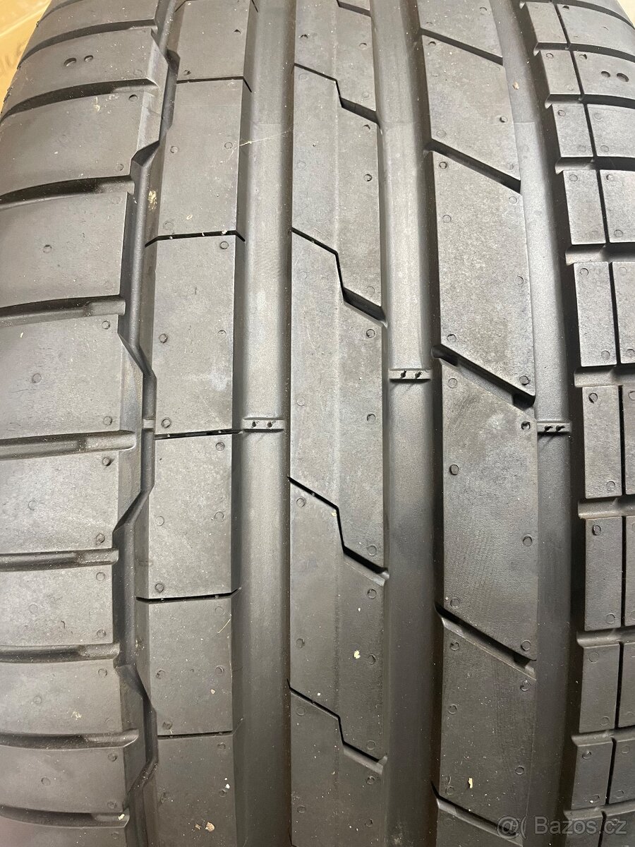 Pneu letní 4x Hankook 235/30r20 99%