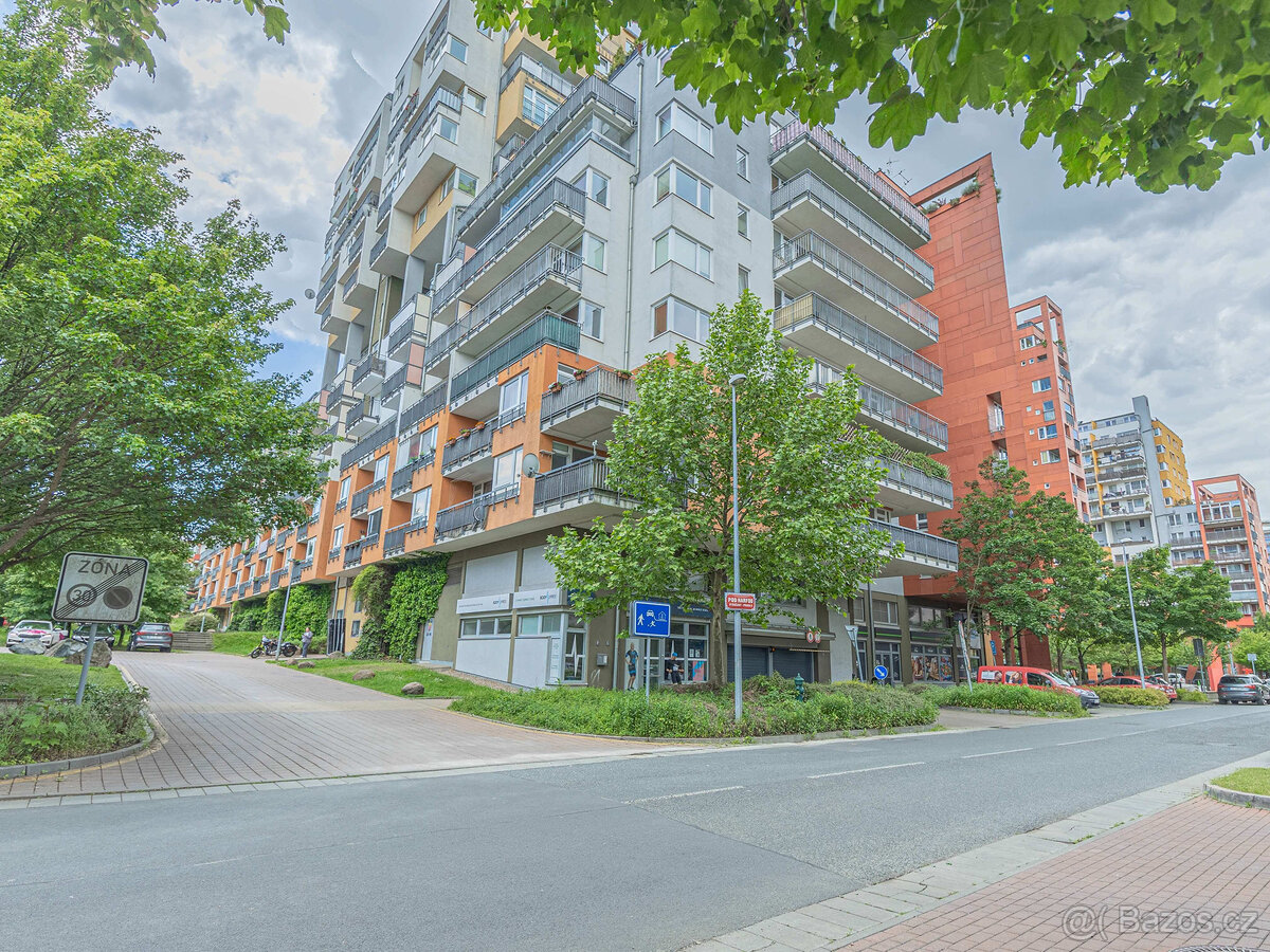 Moderní světlý byt 2+kk (51 m²) s lodžií a garážovým stáním,