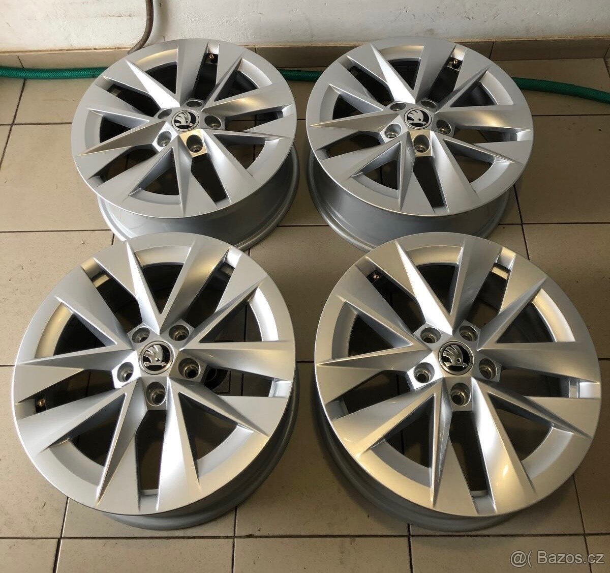 Alu kola Rotare na Škoda Octavia 4, R17.