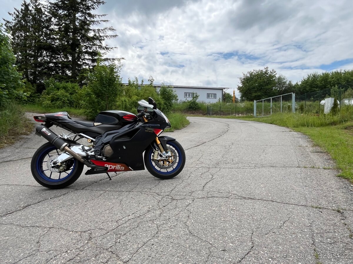 Aprilia RSV 1000r Factory do ČT za 130 000