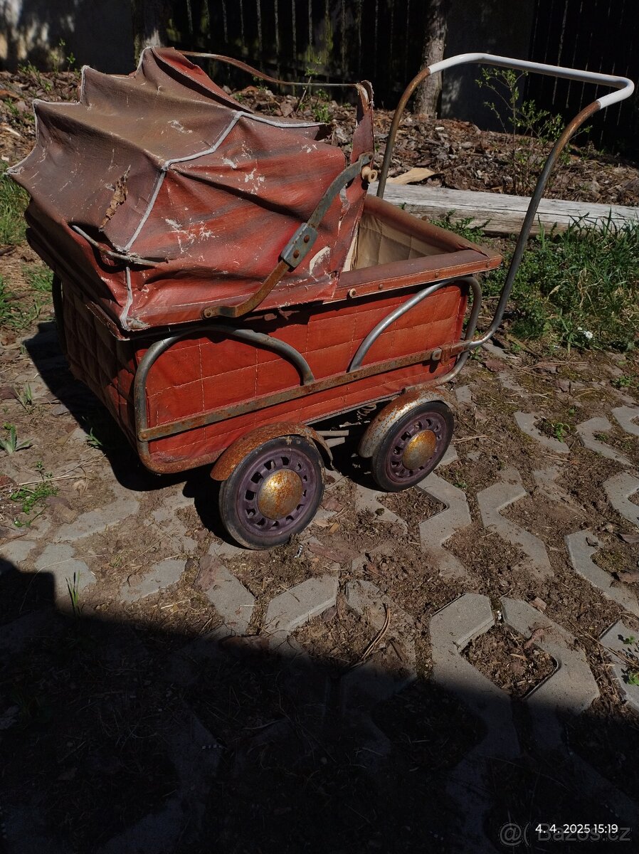 Starožitný kočárek