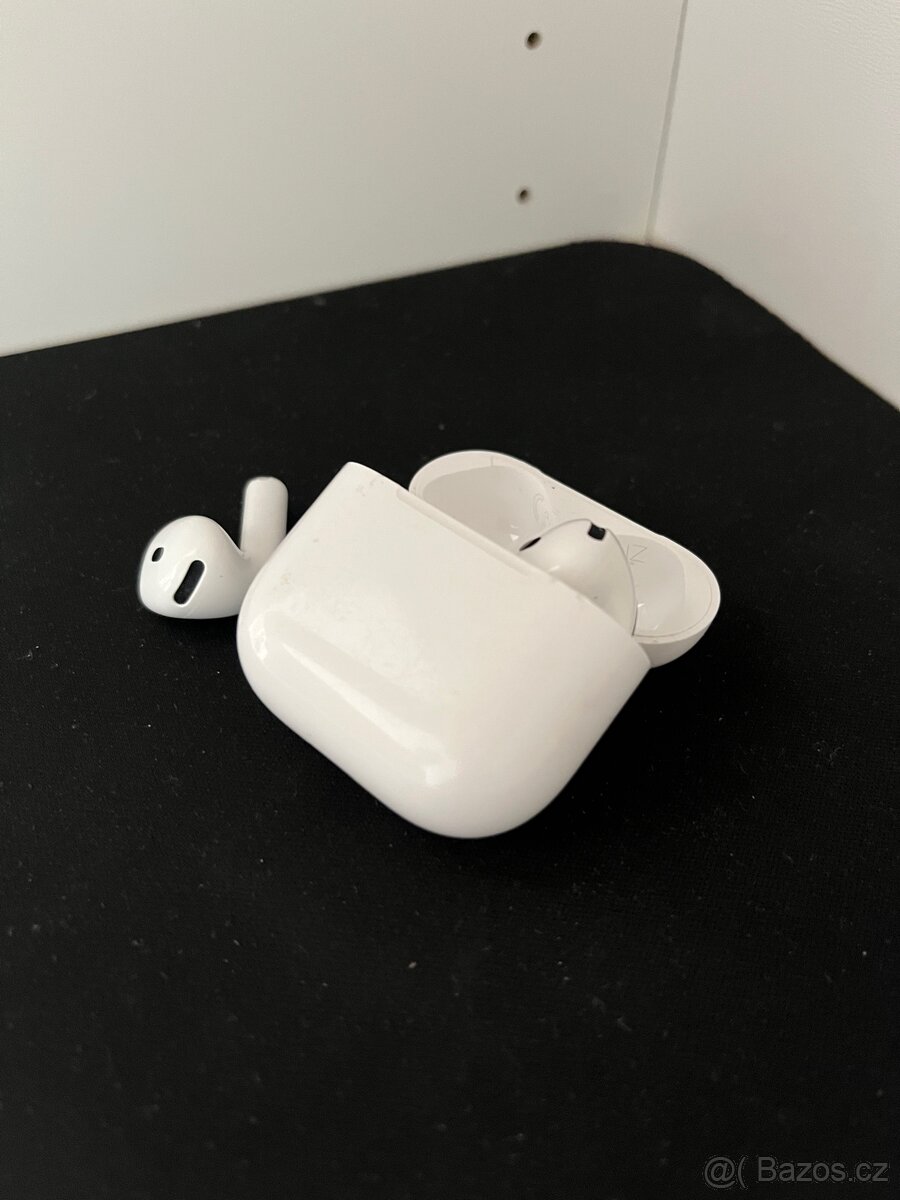 Apple AirPods 4