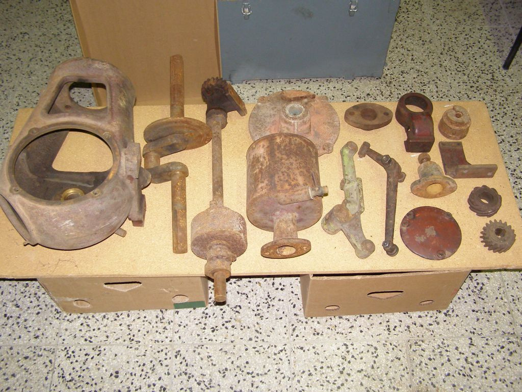 Prodám díly ze stabilního motoru Lorenz 3-4 HP.