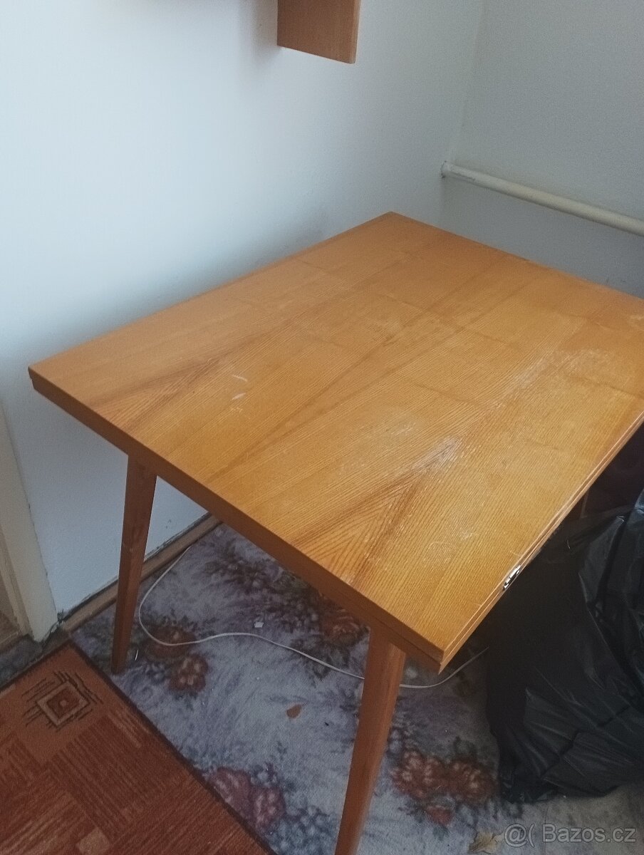 Rozkládací stul