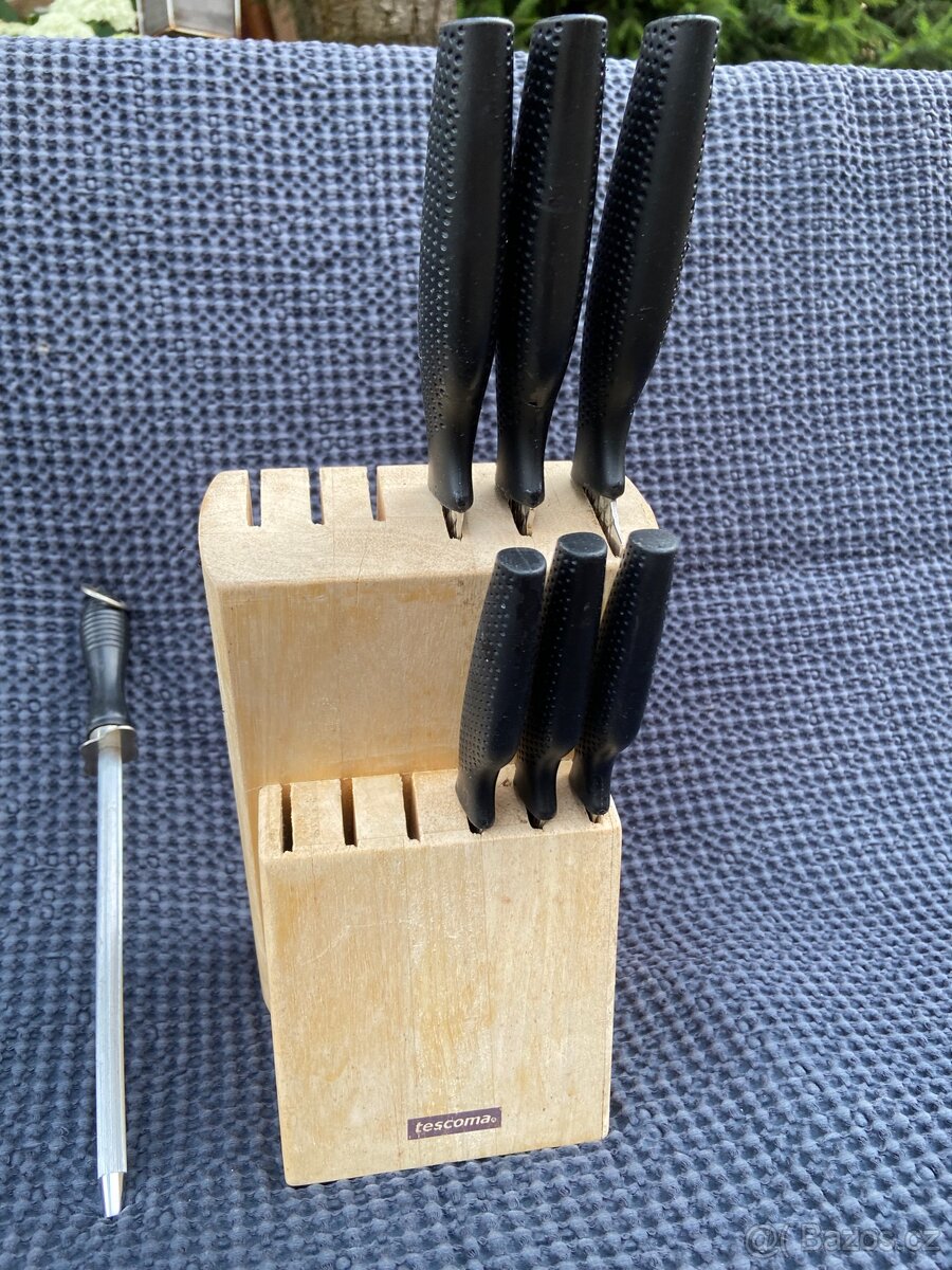Box na 12 nožů Tescoma.