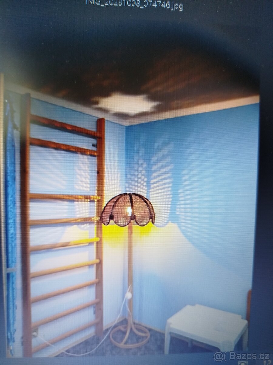 Stojací lampa