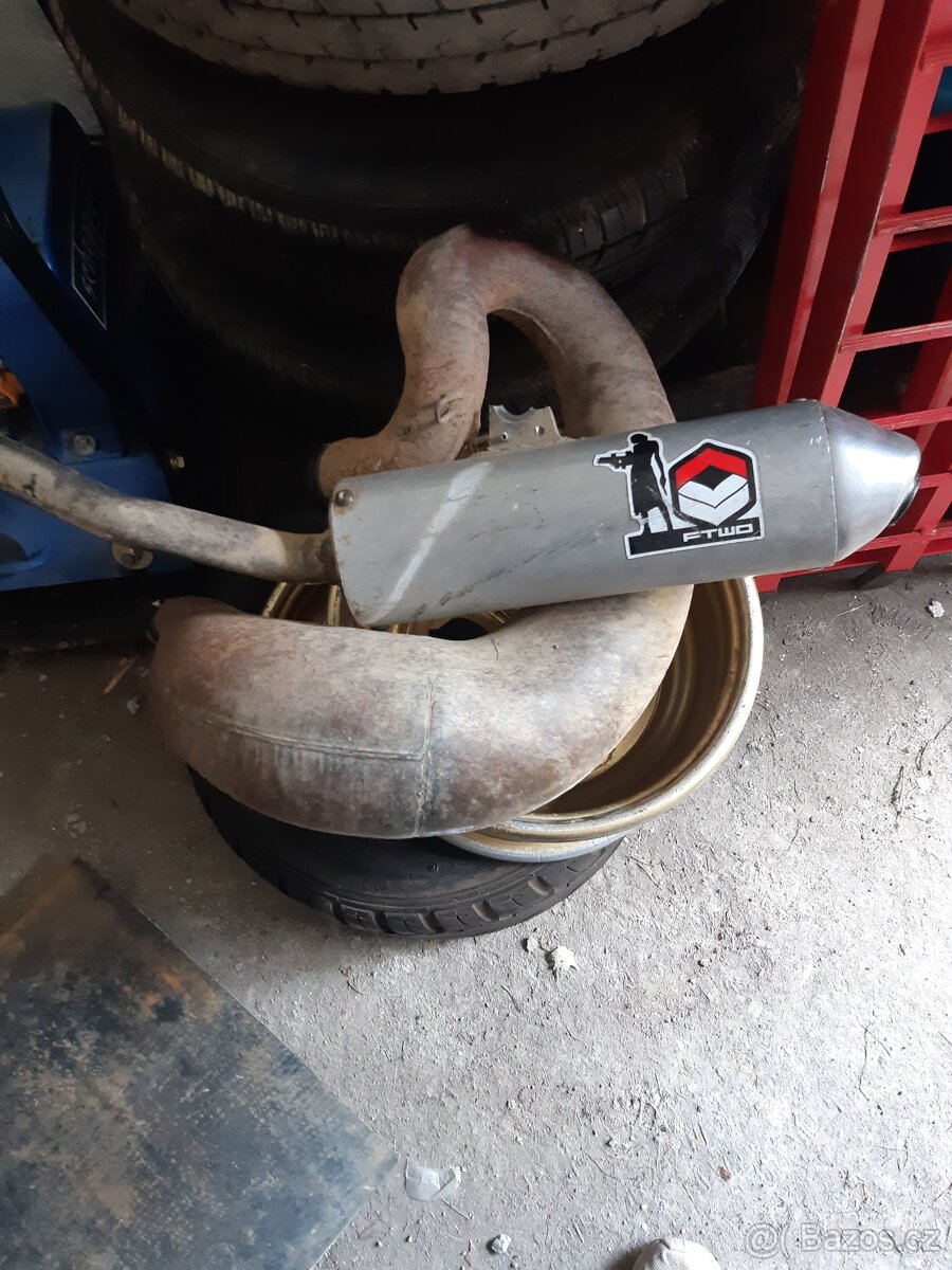 Honda cr 250 r výfuk
