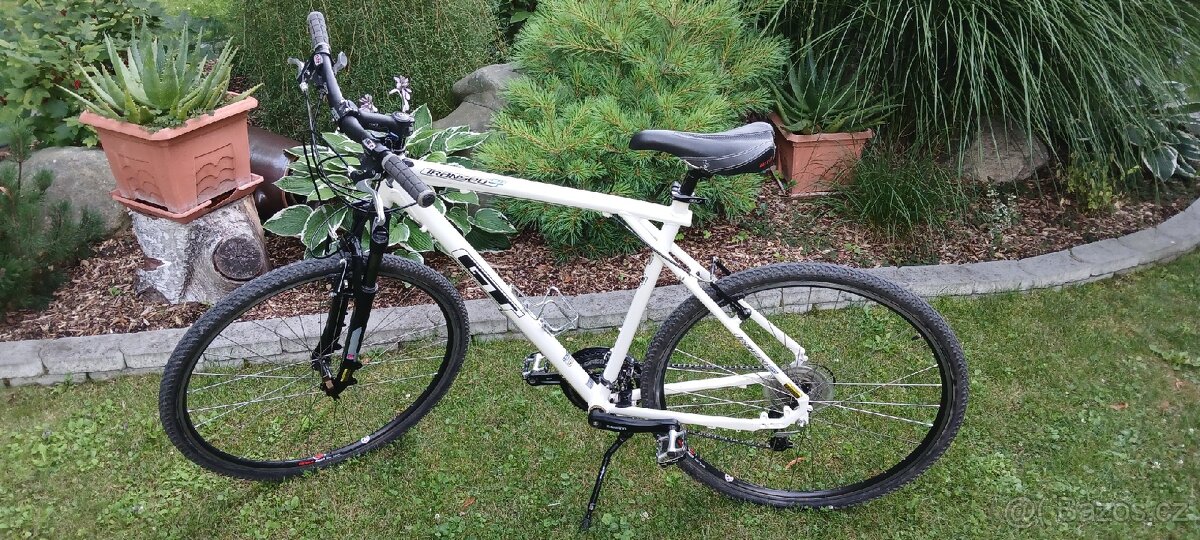 GT Transeo 2.0 XL Trekové kolo