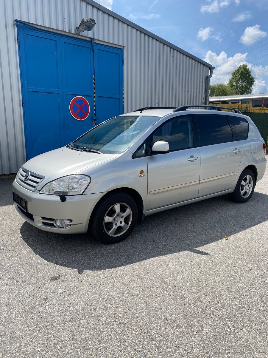 TOYOTA AVENSIS VERSO 2.0 D - 7 míst
