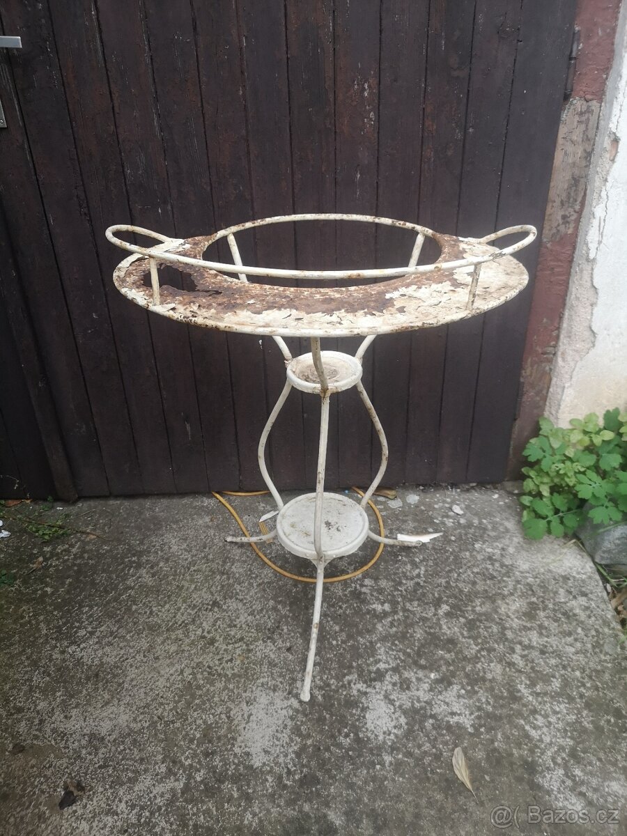 starožitný stolek na umyvadlo - k renovaci