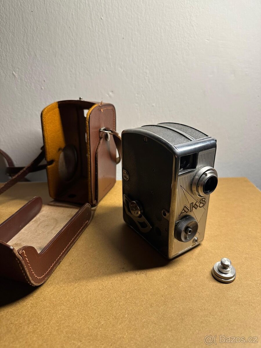 Pentacon AK8  8mm filmová kamera + originální kožený obal