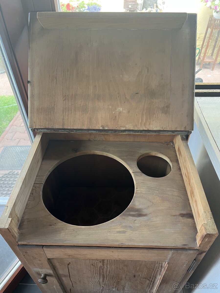 Koupelnová skříňka na umyvadlo