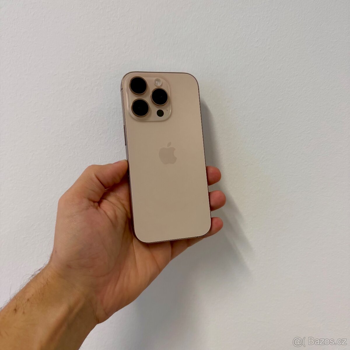 ZÁNOVNÍ APPLE IPHONE 16 PRO 256GB-POUŠTNÍ TITAN,BATERIE 100%