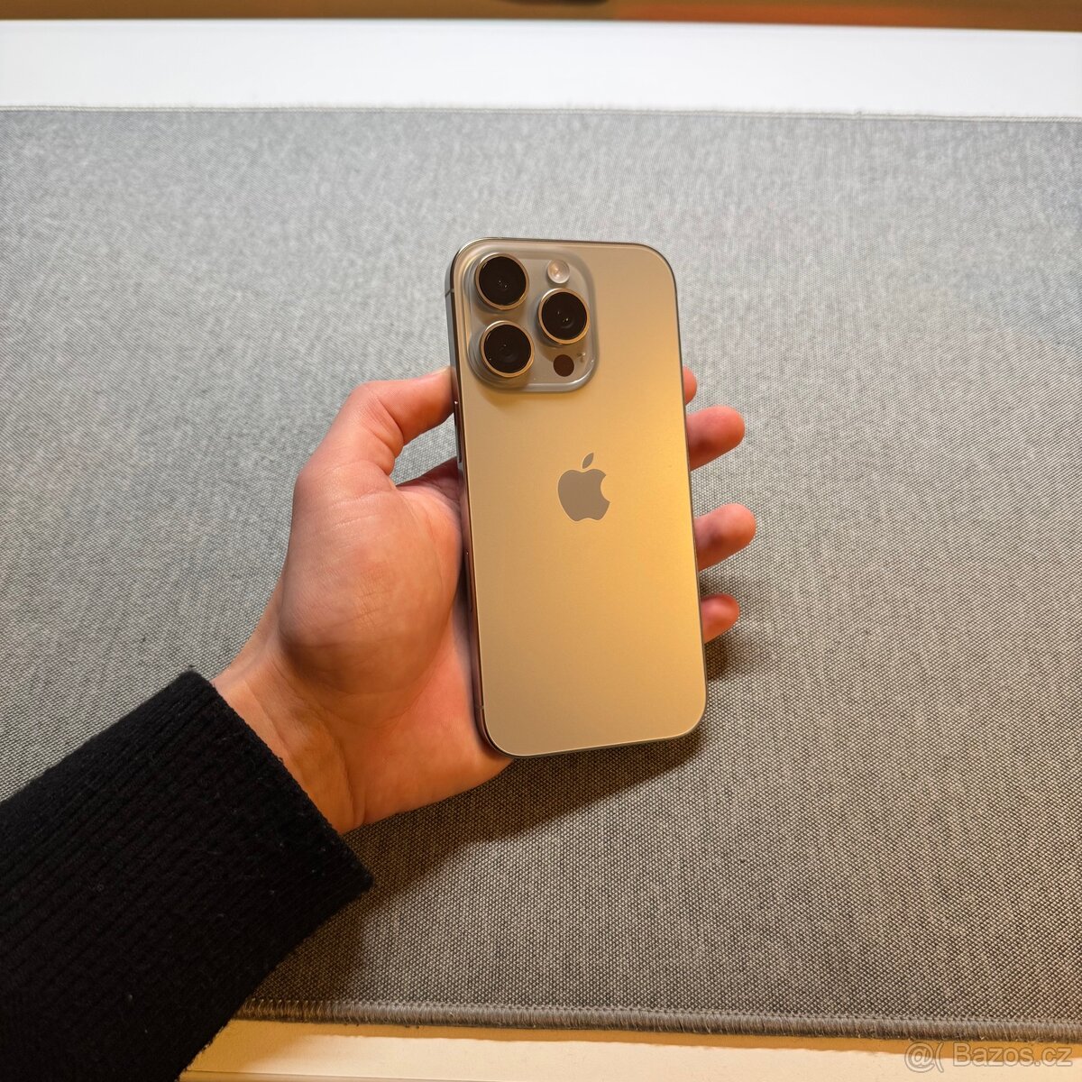 ZÁNOVNÍ APPLE IPHONE 16 PRO 256GB-POUŠTNÍ TITAN,BATERIE 100%