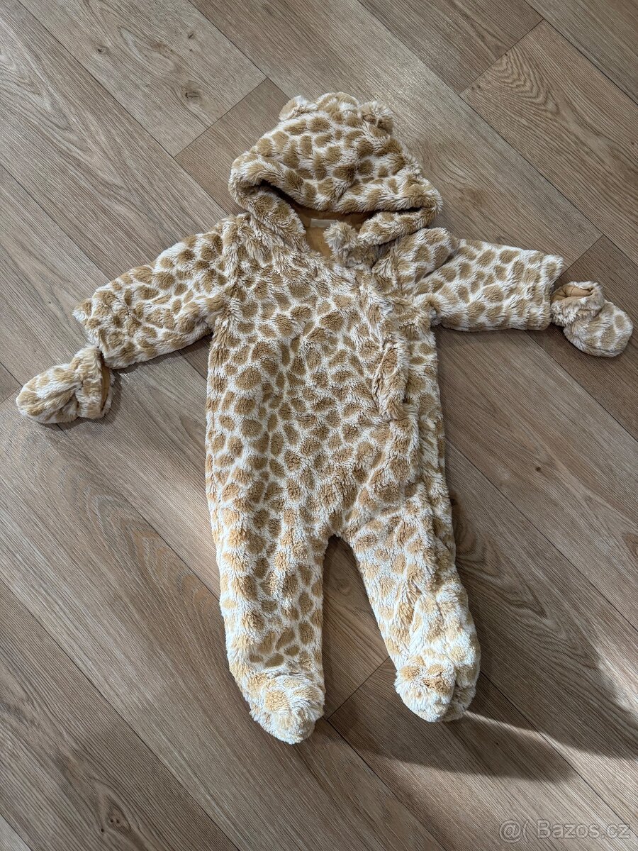 Teplá chlupatá kombinéza 3-6 měsíců (cca 68)