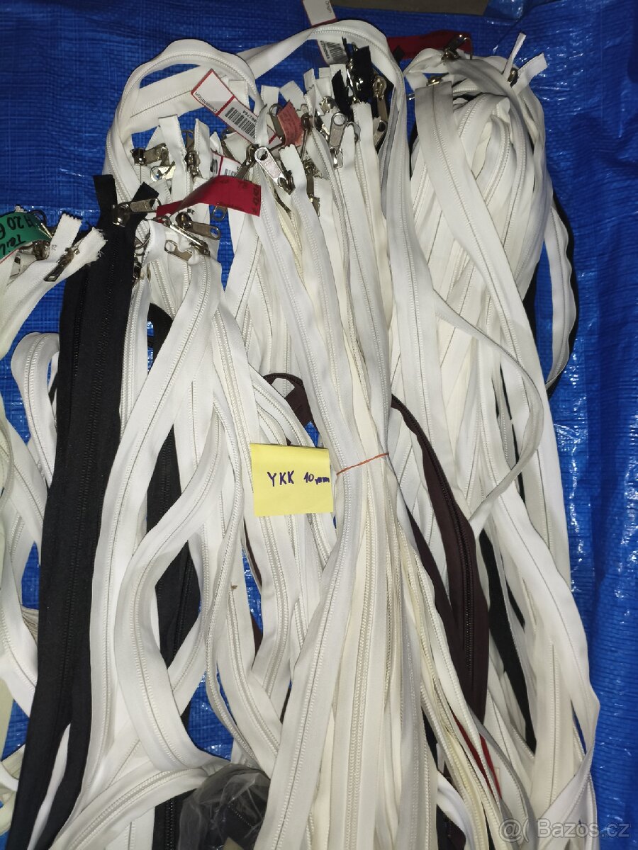 Prodám levně značkové zipy, plastová spirála, stanové