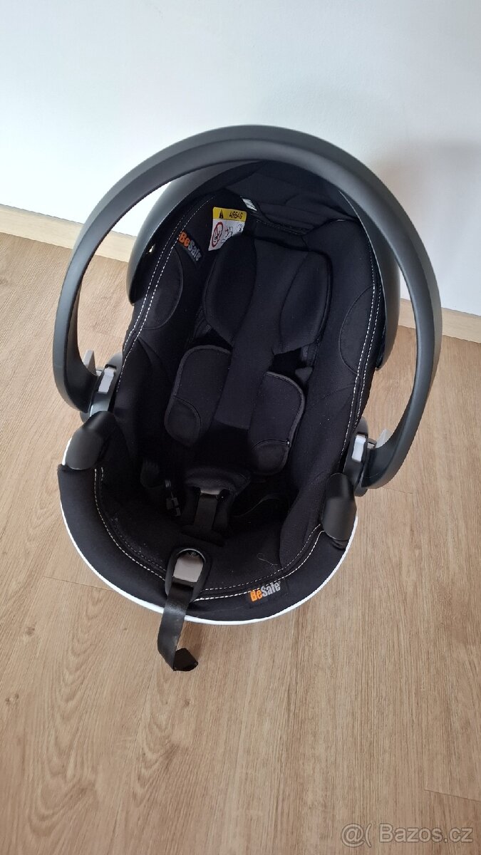 Autosedačka pro miminko/vajíčko