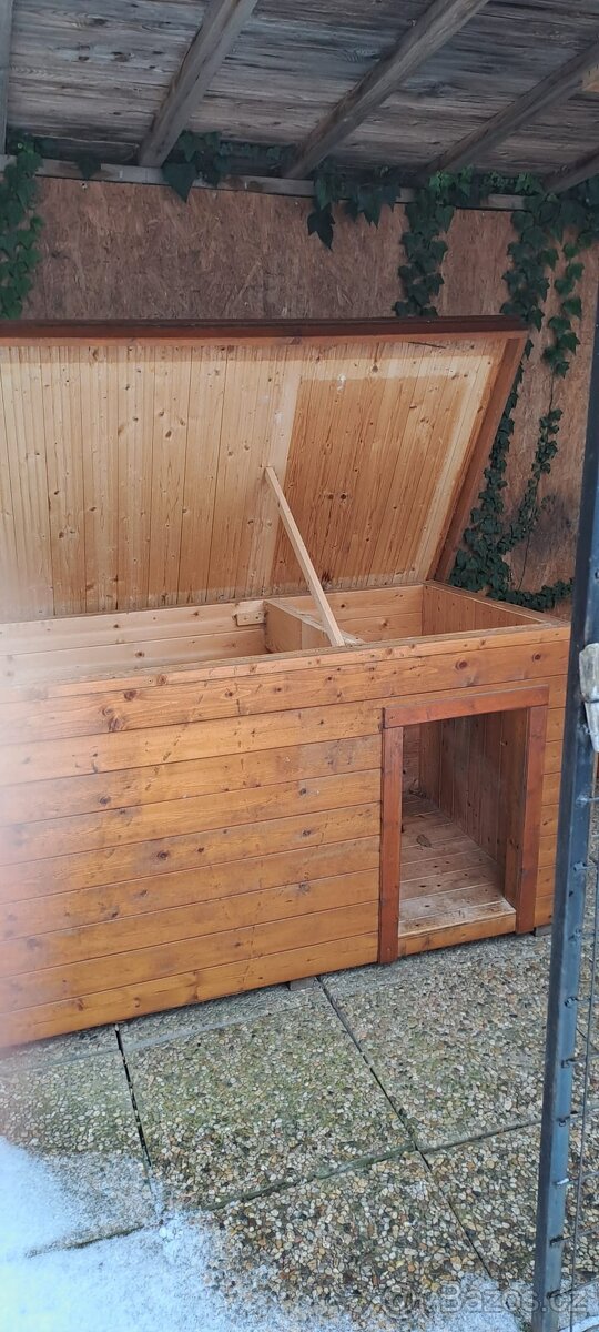 Zateplená psí bouda