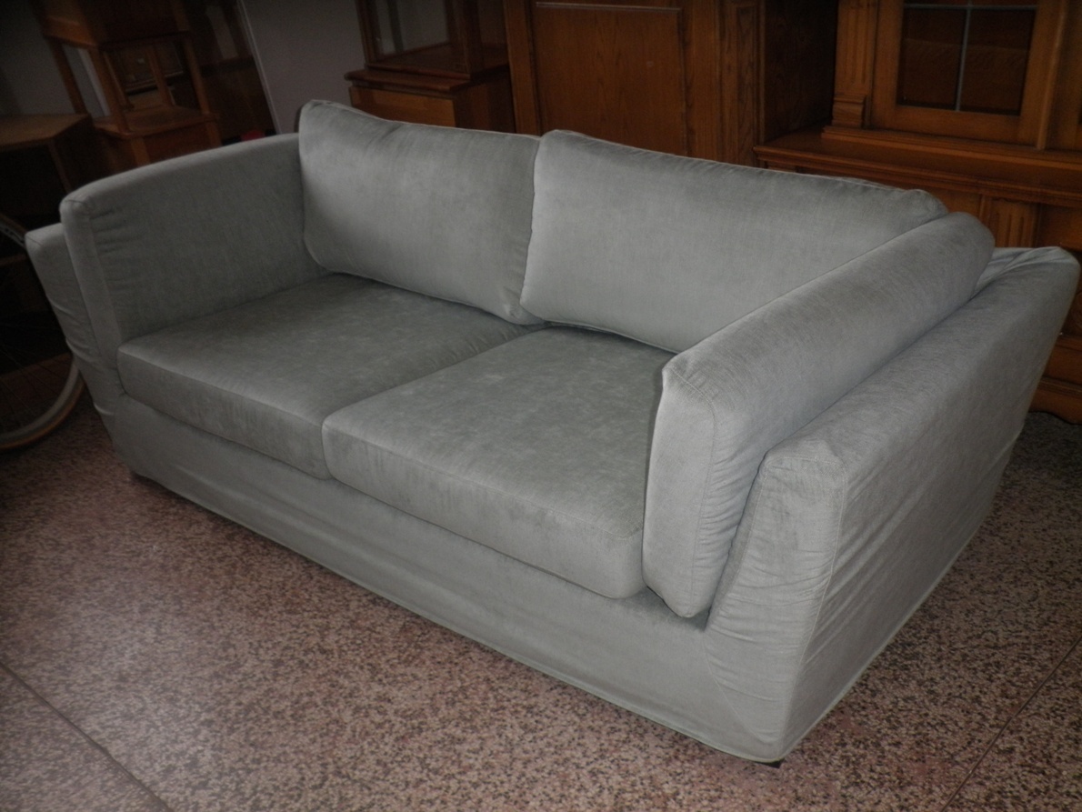 Moderní polštářová sedačka - světle modrá