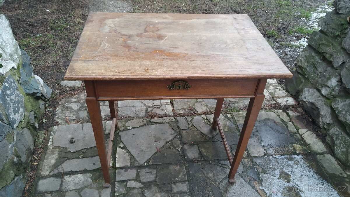 Starožitný psací stůl