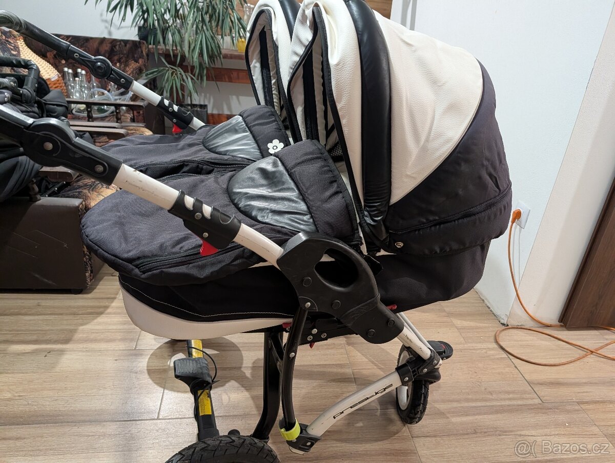 Kočárek pro dvojčata 3v1
