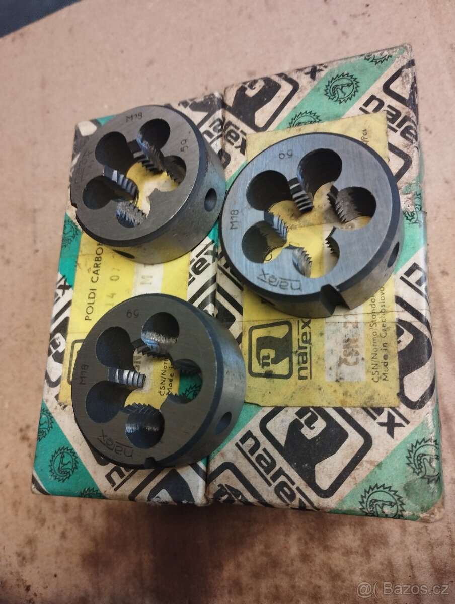 Závitová očka M18