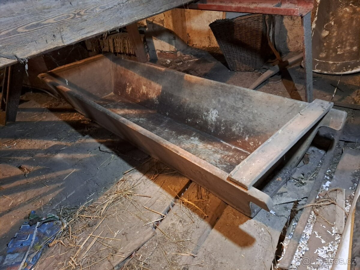 Velké dřevěné necky