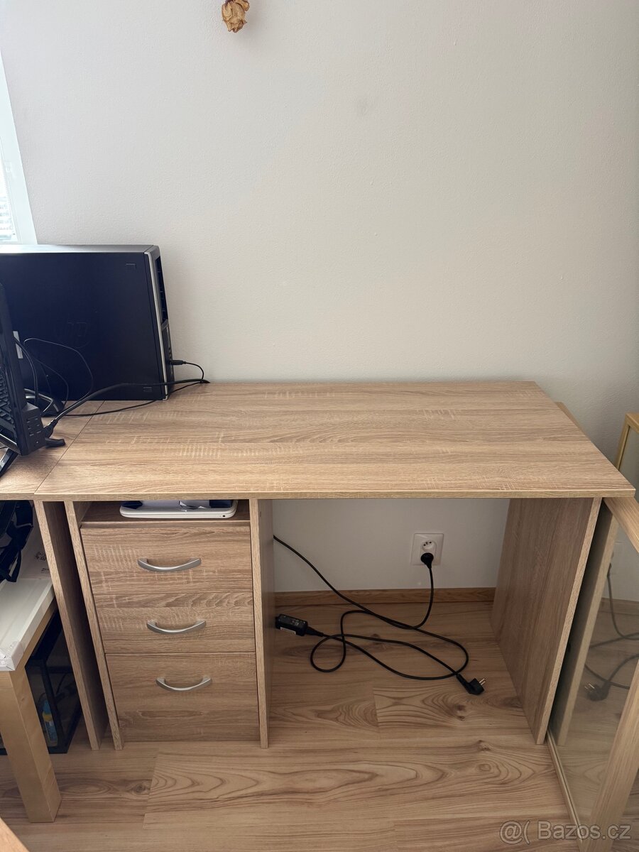 Psací stůl