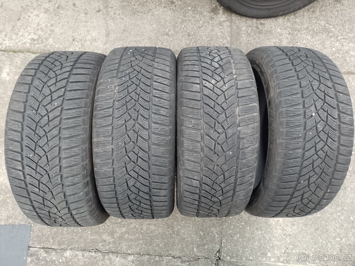Pneu 235/45 R18 98V