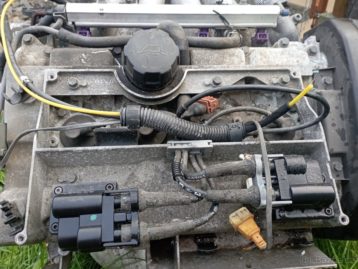 Volvo v 40 1,8 benzín