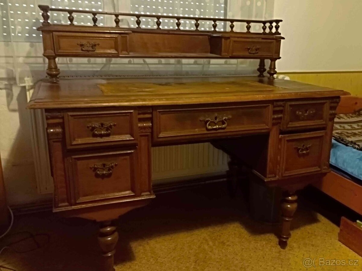 Starožitný psací stůl