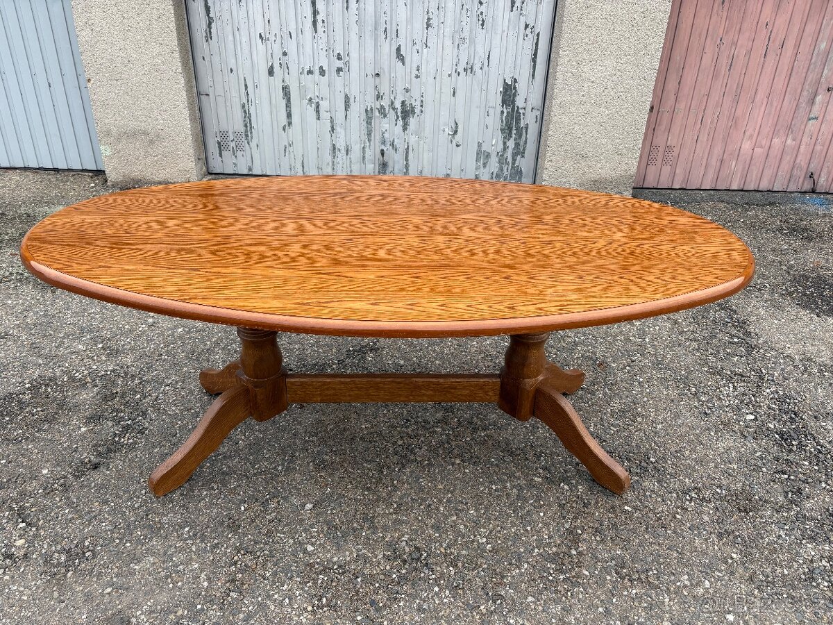 Rustikální jídelní stůl