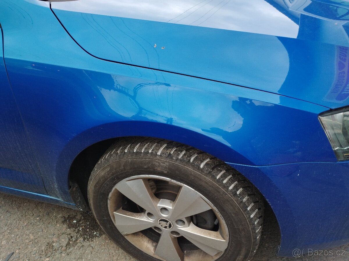 Pravý blatník Škoda Octavia 3 modrá race top