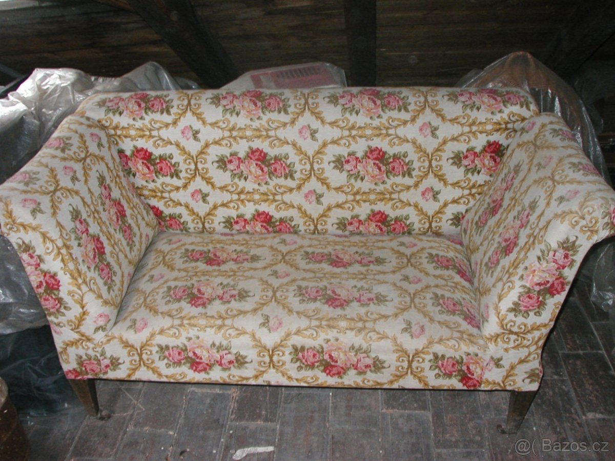 Starožitné rozkládací sofa