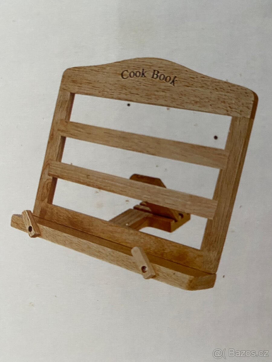 Dřevěný držák na kuchařku