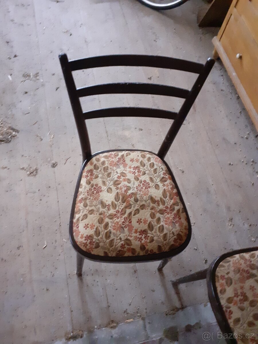 PRODÁM 4 ŽIDLE ZA 400,- Kč