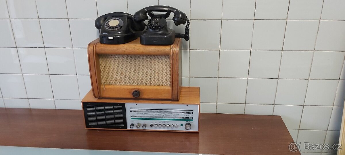 2 x rádio + 2 x telefon, cena za celek 2000,-Kč