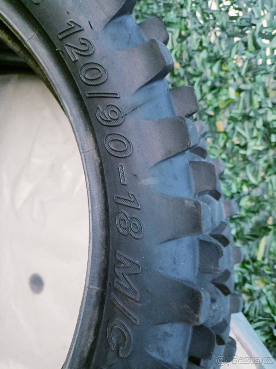 Pneu 120/90-18